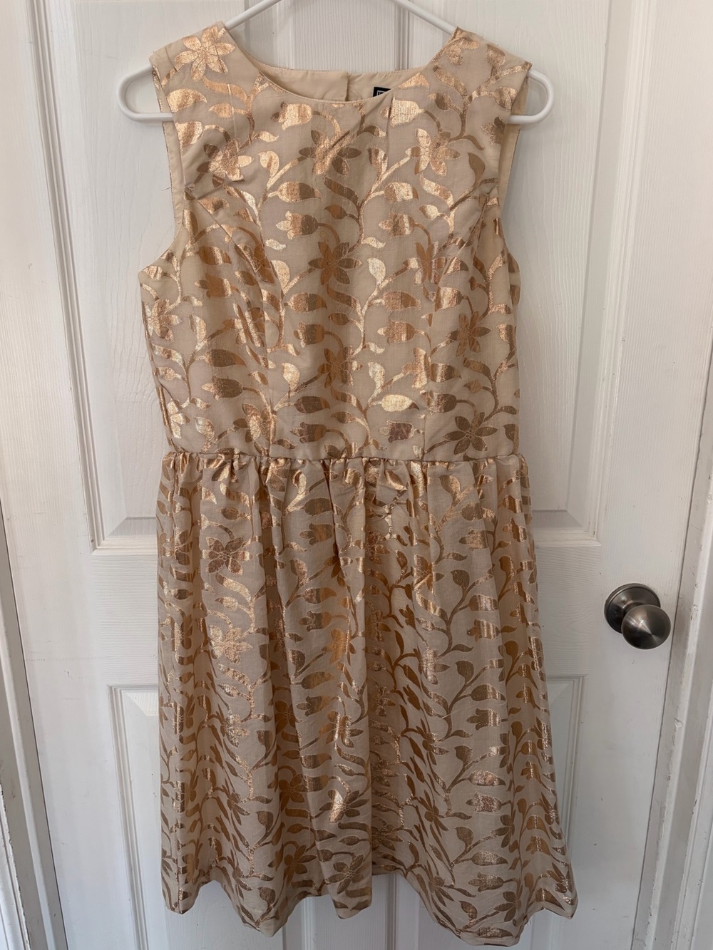 Women’s Leslie Faye Sleeveless shiny Gold Floral Dress w/ back cutout A Line